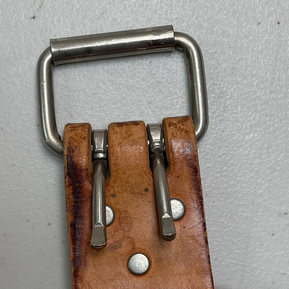 Vintage‎ Altus Power Weight Lifting Belt Size Medium Thick Leather Double Prong